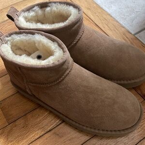 UGG ultra mini new